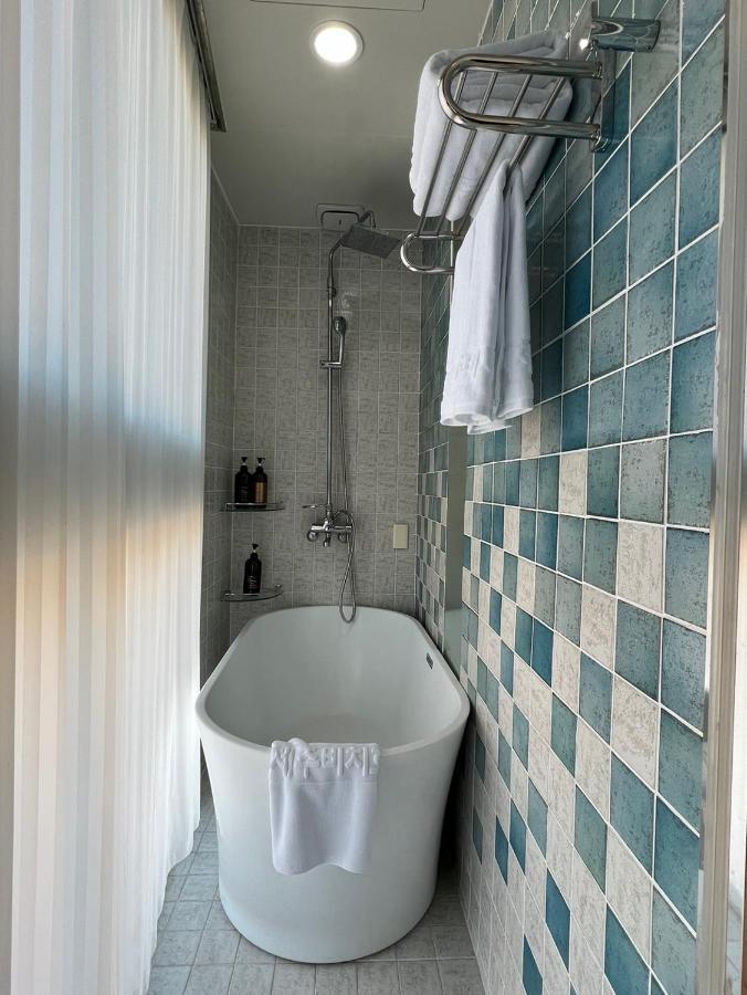 Hamdeok Beach Stay Чеджу Екстериор снимка