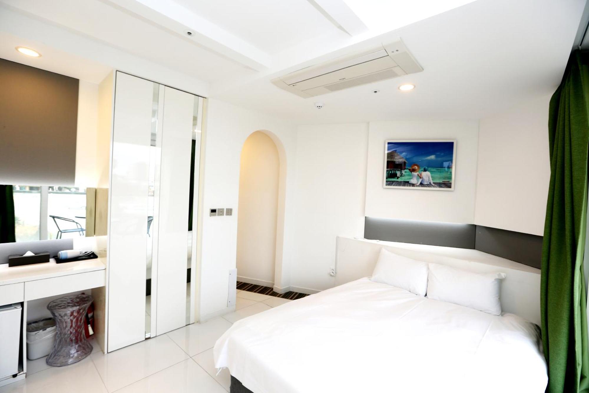 Hamdeok Beach Stay Чеджу Екстериор снимка