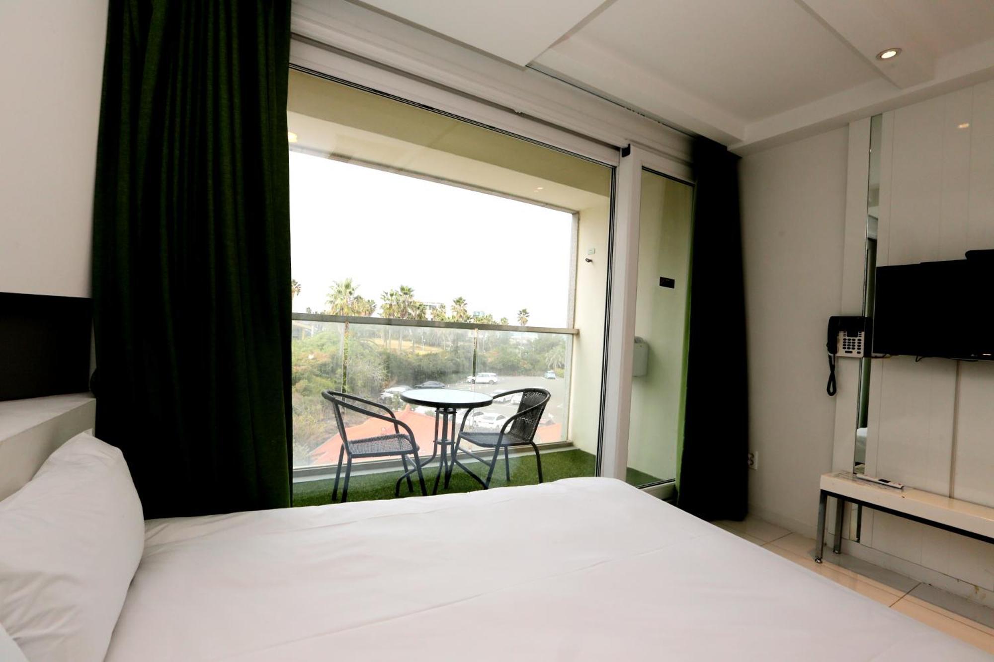 Hamdeok Beach Stay Чеджу Екстериор снимка